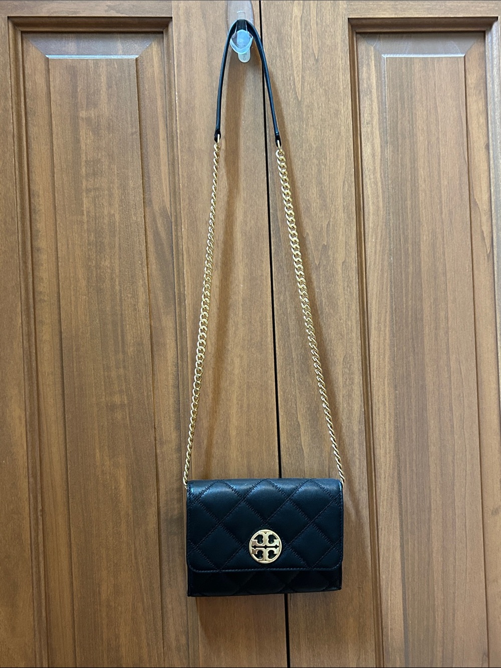 Tory Burch Quilted Willa Wallet Black Chain with Gold Logo Accent like new 87867